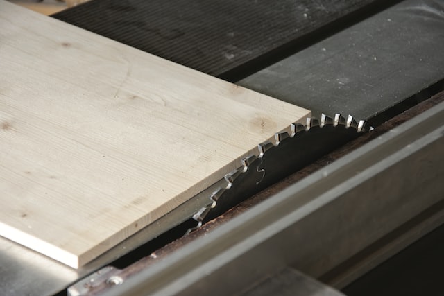 table saw is the essential woodworking tools